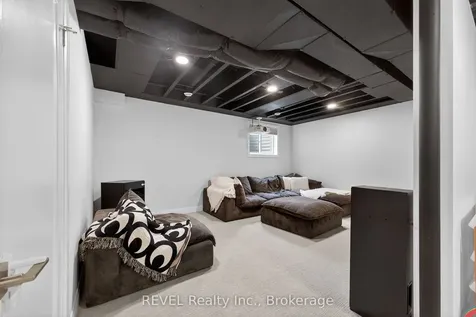 17 Arsenault Crescent Pelham ON L0S 1E1