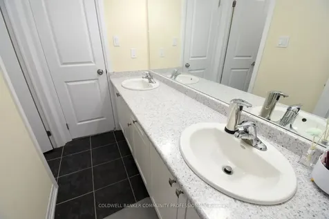 1 Burrows Court Kawartha Lakes ON K9V 0J3