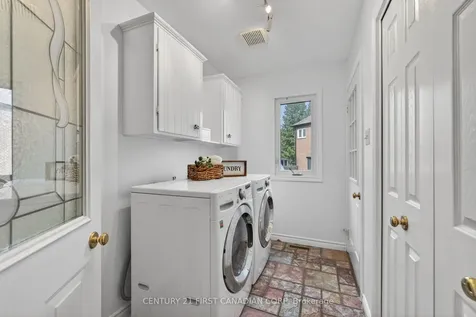8 Claire Court Strathroy-caradoc ON N7G 4C8