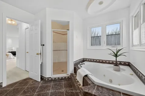 8 Claire Court Strathroy-caradoc ON N7G 4C8