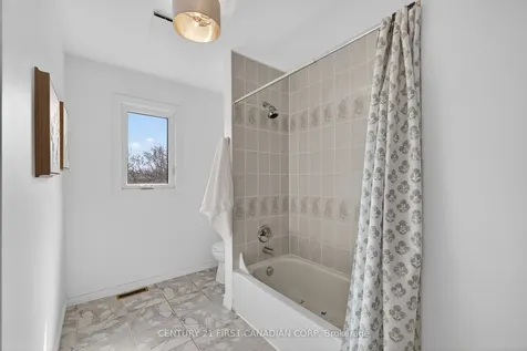 8 Claire Court Strathroy-caradoc ON N7G 4C8