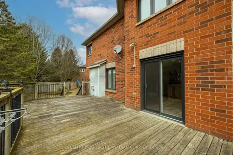 8 Claire Court Strathroy-caradoc ON N7G 4C8