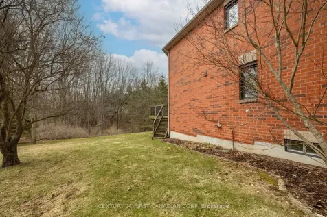 8 Claire Court Strathroy-caradoc ON N7G 4C8