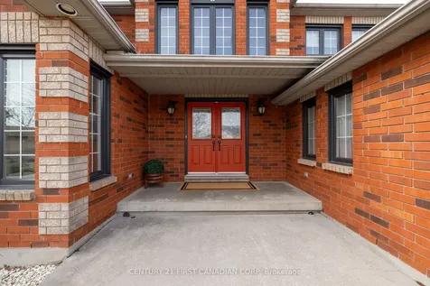 8 Claire Court Strathroy-caradoc ON N7G 4C8