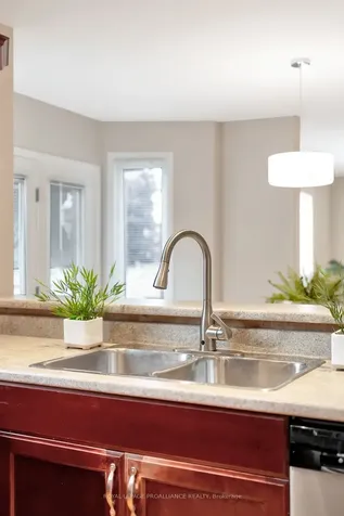 8 Linden Lane Belleville ON K8N 5W9