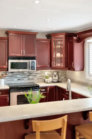 8 Linden Lane Belleville ON K8N 5W9