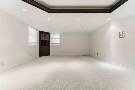 27 Highmont Court Kanata ON K2T 1B3