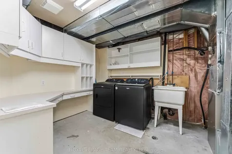 27 Highmont Court Kanata ON K2T 1B3