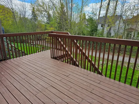 27 Highmont Court Kanata ON K2T 1B3
