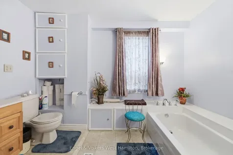 18 Mayflower Avenue Hamilton ON L8L 2K4