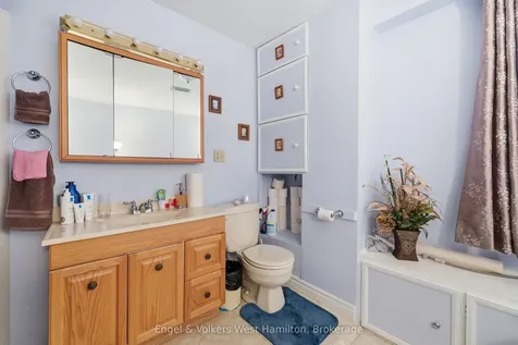 18 Mayflower Avenue Hamilton ON L8L 2K4