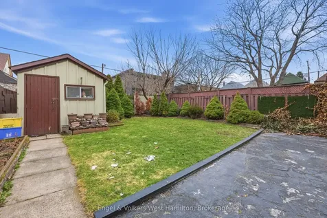 18 Mayflower Avenue Hamilton ON L8L 2K4