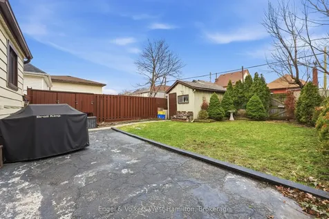 18 Mayflower Avenue Hamilton ON L8L 2K4