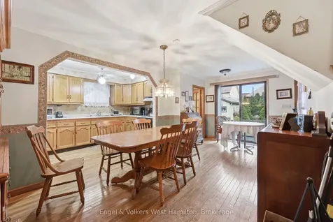 18 Mayflower Avenue Hamilton ON L8L 2K4