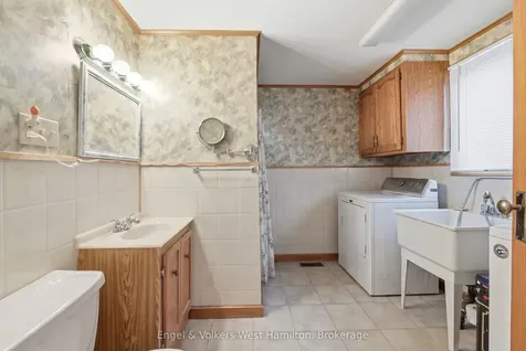18 Mayflower Avenue Hamilton ON L8L 2K4