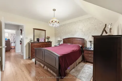 18 Mayflower Avenue Hamilton ON L8L 2K4