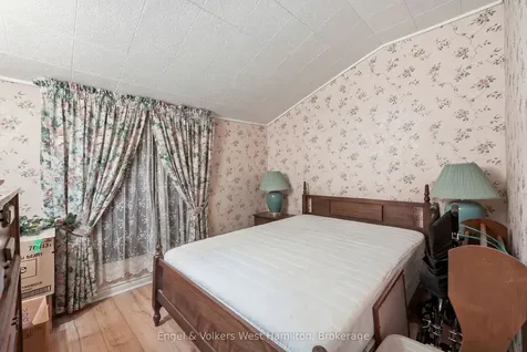 18 Mayflower Avenue Hamilton ON L8L 2K4