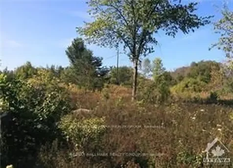 49 Rideau Avenue N Montague ON K7A 4W1