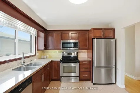 264 Celtic Drive Hamilton ON L8E 2T9