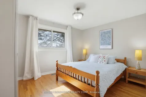 264 Celtic Drive Hamilton ON L8E 2T9