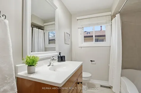 264 Celtic Drive Hamilton ON L8E 2T9