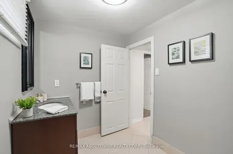 264 Celtic Drive Hamilton ON L8E 2T9