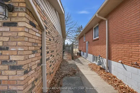 264 Celtic Drive Hamilton ON L8E 2T9