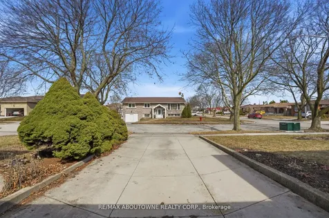 264 Celtic Drive Hamilton ON L8E 2T9