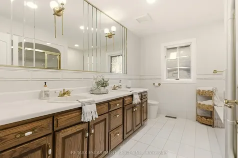82 Maple Drive Hamilton ON L8G 3C2