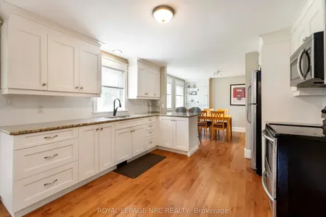 3242 Riselay Avenue Fort Erie ON L0S 1N0