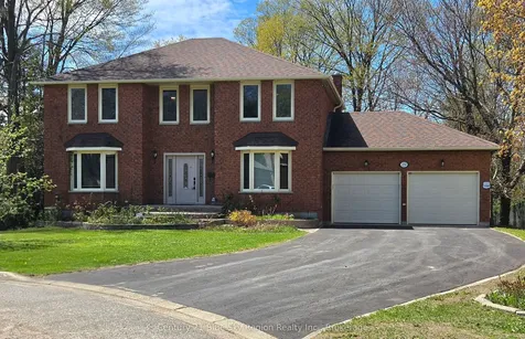 29 Robinhood Court North Bay ON P1C 1L3
