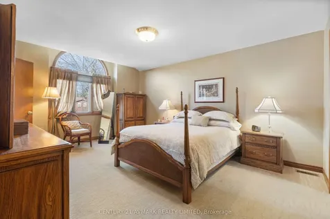 5 Milburn Drive Pelham ON L0S 1E4