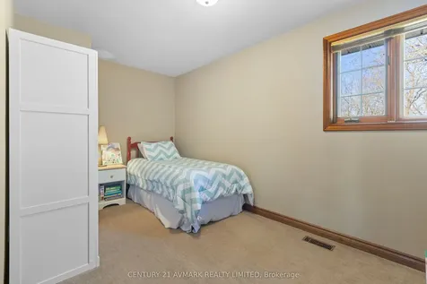 5 Milburn Drive Pelham ON L0S 1E4