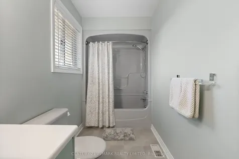 5 Milburn Drive Pelham ON L0S 1E4