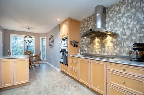4 Huntingwood Crescent Kawartha Lakes ON K0M 1A0