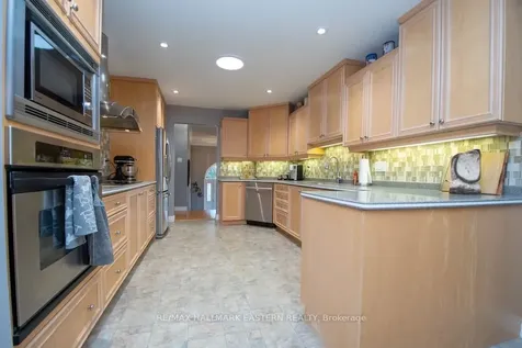 4 Huntingwood Crescent Kawartha Lakes ON K0M 1A0