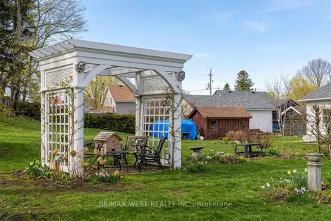 25 Edwin Street W Meaford ON N4L 1E4