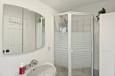 12 East 21st Street Hamilton ON L8V 2T2