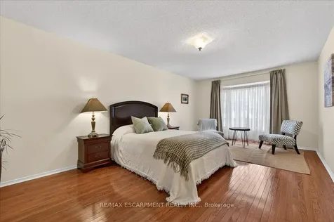54 Goldcrest Drive Hamilton ON L8G 4T6