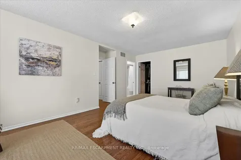 54 Goldcrest Drive Hamilton ON L8G 4T6