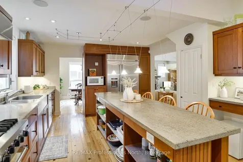 1009-2 Arts Road Lake Of Bays ON P0A 1H0
