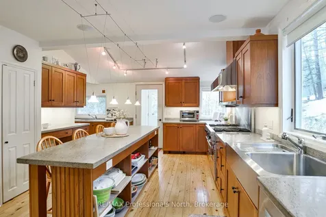 1009-2 Arts Road Lake Of Bays ON P0A 1H0