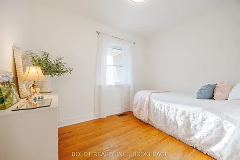 6 Mountainview Drive St. Catharines ON L2T 3H4