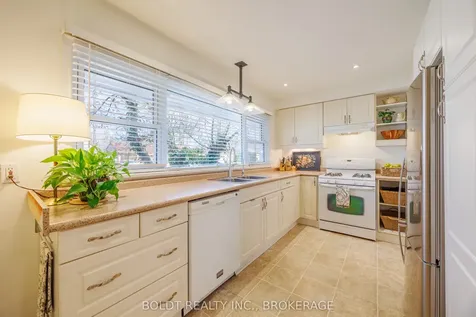 6 Mountainview Drive St. Catharines ON L2T 3H4