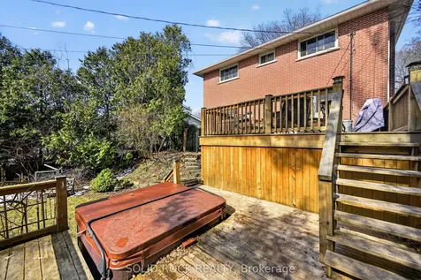 209 Reynolds Drive E Brockville ON K6V 1X8