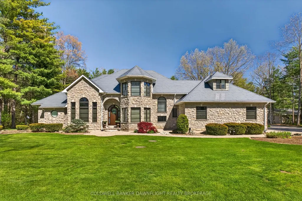 9923 Parkview Crescent Lambton Shores ON N0M 1T0