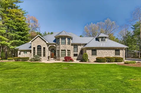 9923 Parkview Crescent Lambton Shores ON N0M 1T0