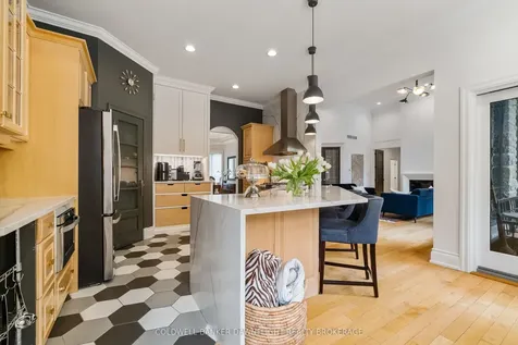 9923 Parkview Crescent Lambton Shores ON N0M 1T0