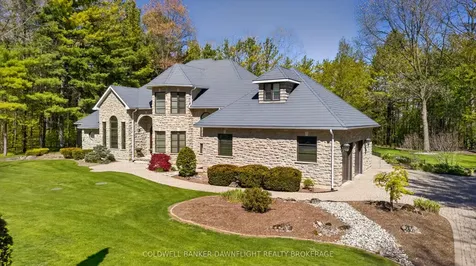 9923 Parkview Crescent Lambton Shores ON N0M 1T0