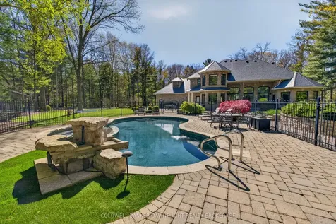9923 Parkview Crescent Lambton Shores ON N0M 1T0